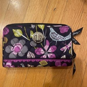 - - Vera Bradley, wristlet, in  great condition